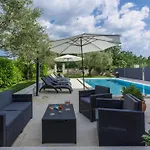 Mir By Interhome