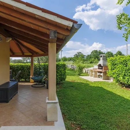 Mir By Interhome Vosteni