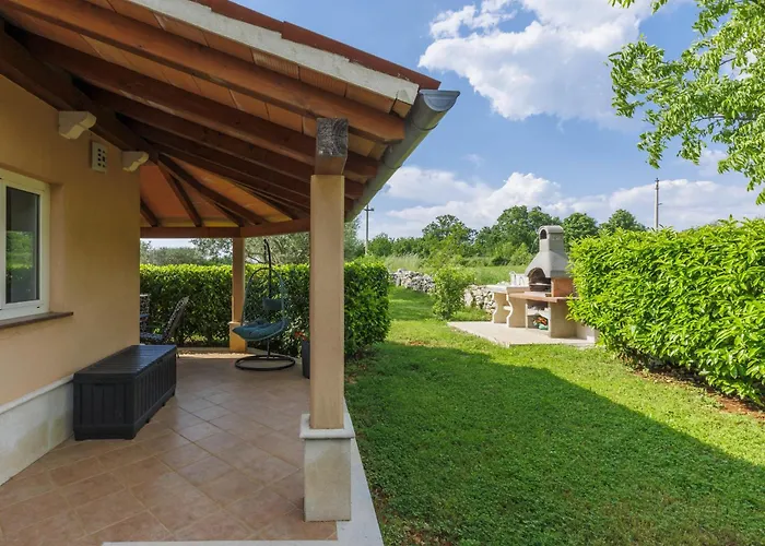 Mir By Interhome Vosteni