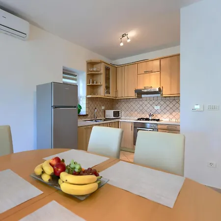 Mir By Interhome Daire Vošteni