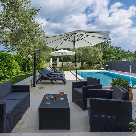 Mir By Interhome